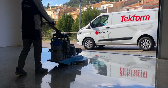 treballador polint terra tekform